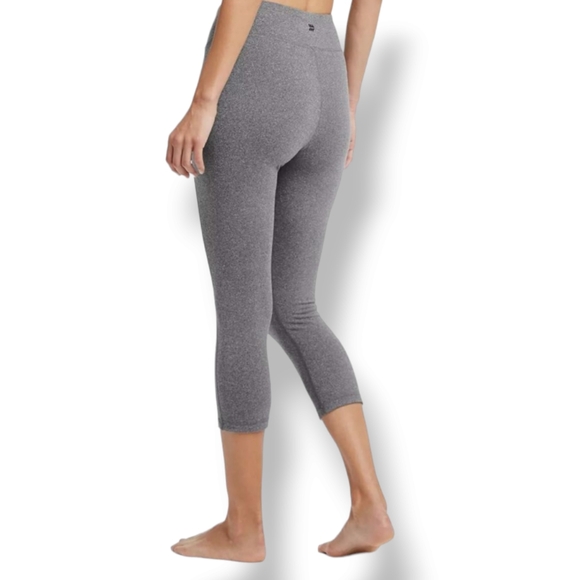 🎗5/$28+🎗All in Motion Mid-Rise Capri Leggings - Picture 3 of 8